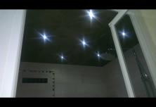 Plafond en béton ciré et éclairage à LED